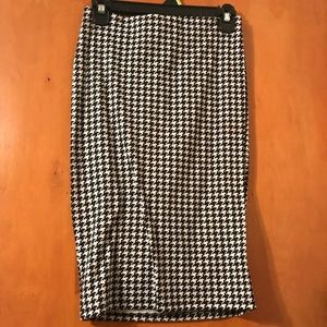 Black and white patterned office skirt